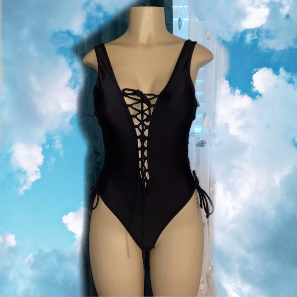 BLACK LACE-UP TIE SIDE SWIMSUIT
